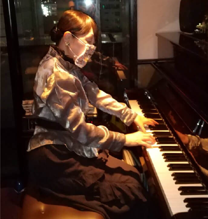 Artist 生演奏のお店 ピアノラウンジ暮夜 奈良市
